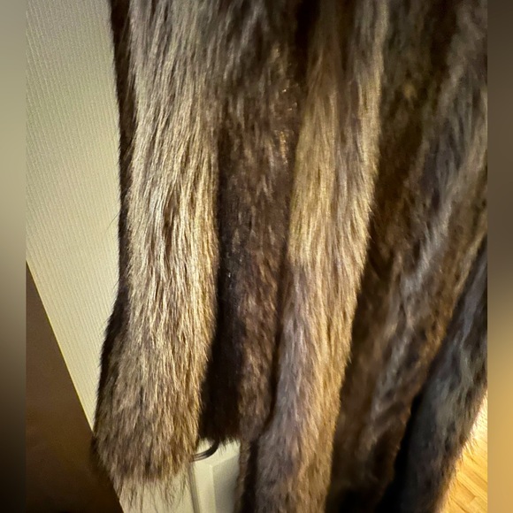 Vintage S Brody Fine Furs Long-haired, Full-length Raccoon Fur Coat - Picture 7 of 10